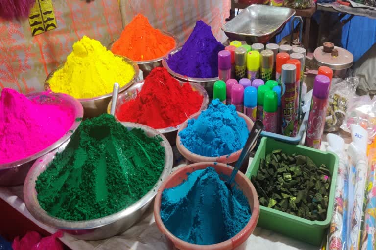 Market ready for Holi festival in bemetara