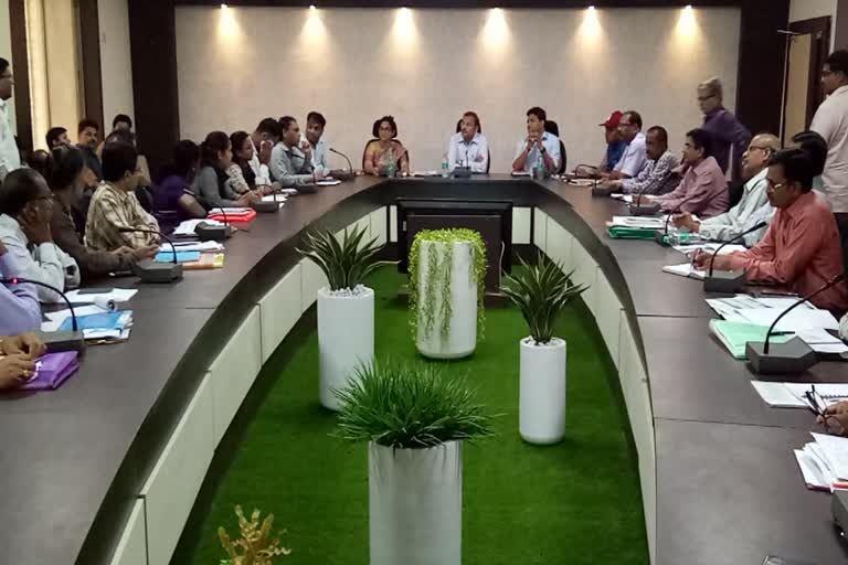 Jabalpur commissioner took a meeting of officials