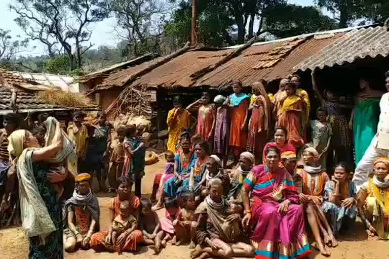 ex minister manikumari met bonda womens at andhra odisa boarder