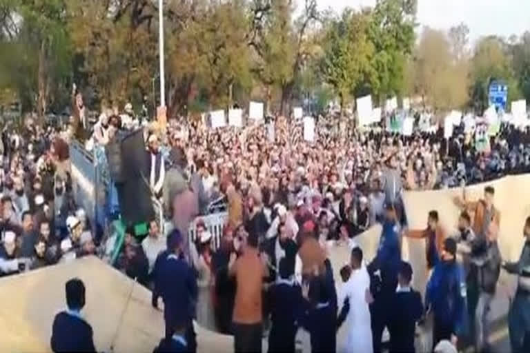 Pakistan women march