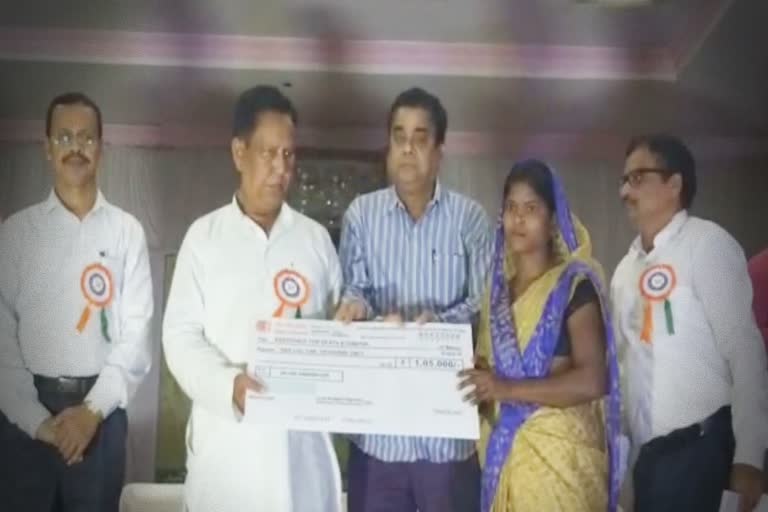 3 crore distributed to construction workers