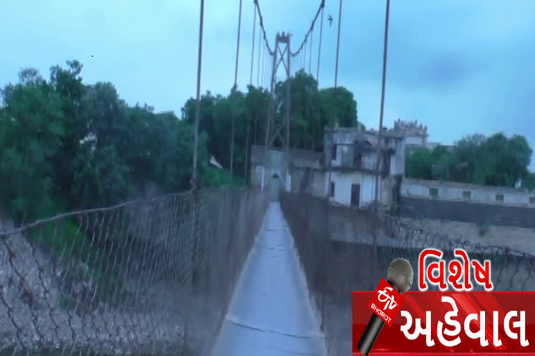 Discover India! Morbi's historic suspension bridge stand till today,  became a tourist attraction point