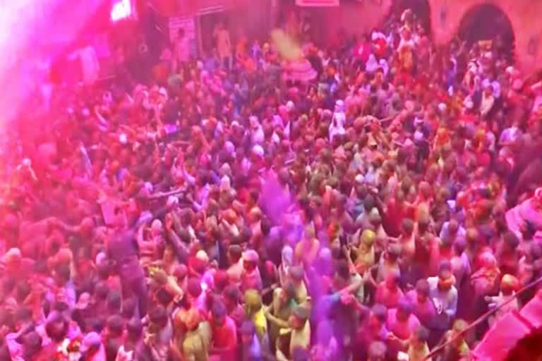 holi celebration in mathura