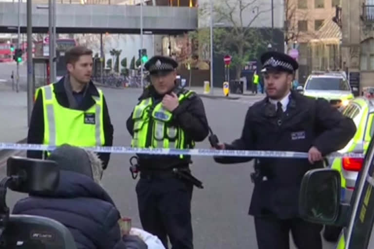 London police shoot dead knifeman near UK parliament