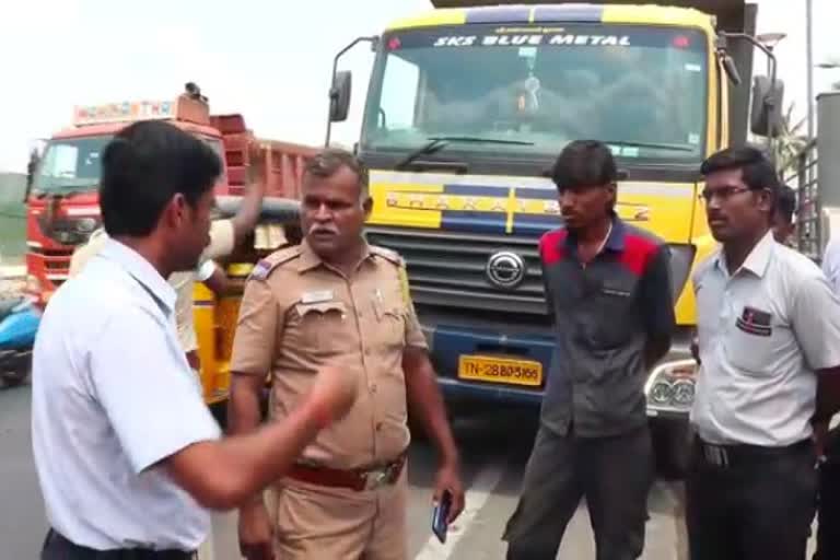 farmer-disappointed-with-spare-vehicle-relatives-on-road-block-protest