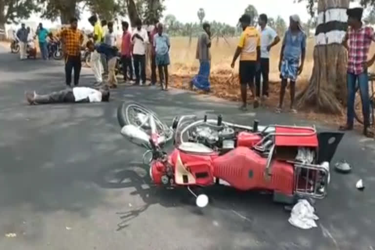 two-wheeler-driver-trying-to-overtake-car-and-he-die-at-the-accident