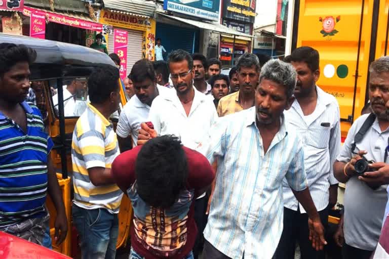 attempt-to-kidnap-a-teenager-the-public-hied-on-auto-driver