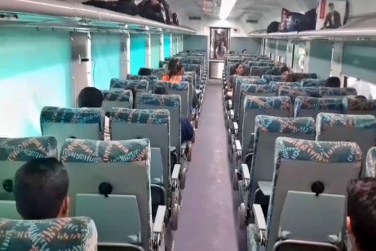 ac-set-up-in-deccan-express-train-in-pune