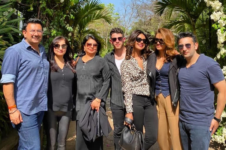 Priyanka Chopra spends weekend with Nick Jonas, mom