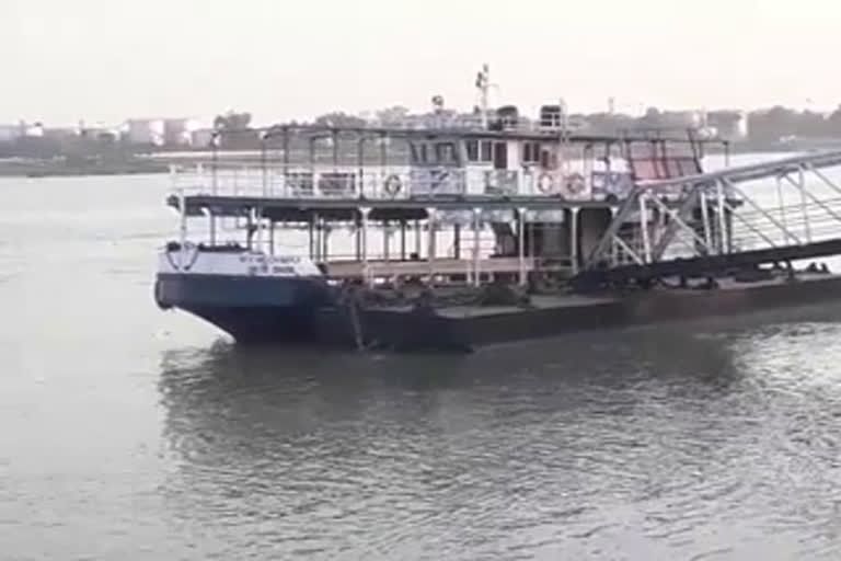 boat capasize in kolkata  ഹൂഗ്ലി നദിയിൽ ബോട്ട് മറിഞ്ഞ് യുവതിയെ കാണാതായി  One missing after boat capsizes in Hooghly river  Hooghly river  ഹൂഗ്ലി നദി