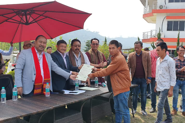 free land patta distribute to benificiary at diphu,আন্তঃজিলা সীমান্তত কাৰ্বি আংলং স্বায়ত্তশাসিত পৰিষদৰ ভূমিপট্টা বিতৰণ