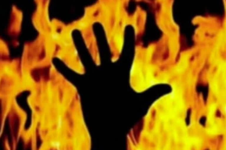 Woman immolates herself  Kanpur news  Suicide  Suicide news  കാൺപൂർ  യുവതി ആത്മഹത്യ ചെയ്തു