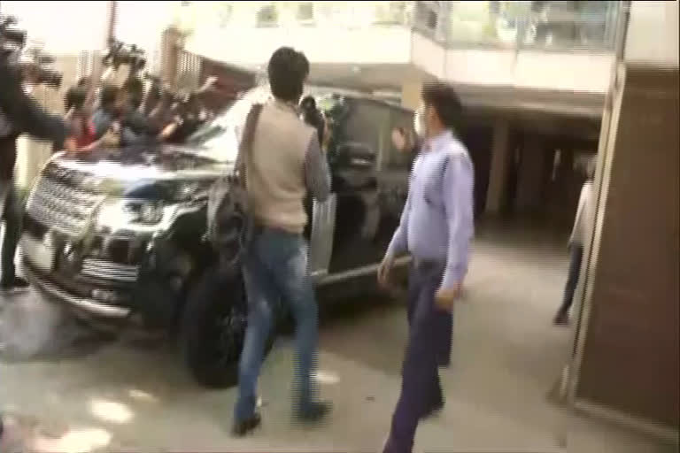 Scindia leaves from Delhi residence