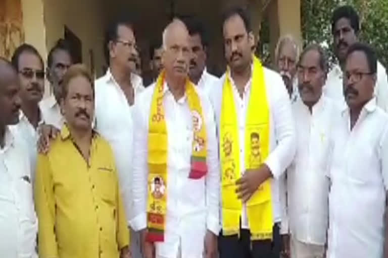 ysrcp leader Koppula Srinivasa Reddy joined tdp