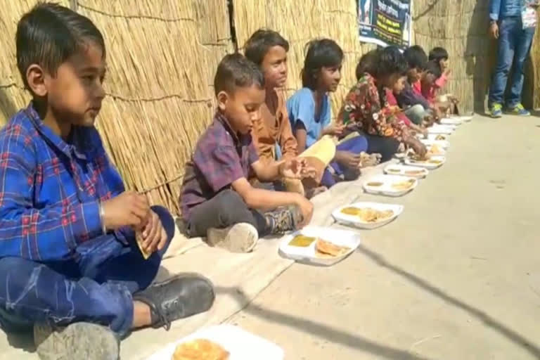 vishwas foundation celebrates Holi festival with slums children in kurukshetra