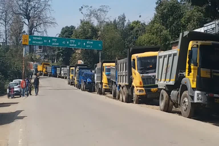 Truck tipper driver strike in Kangra