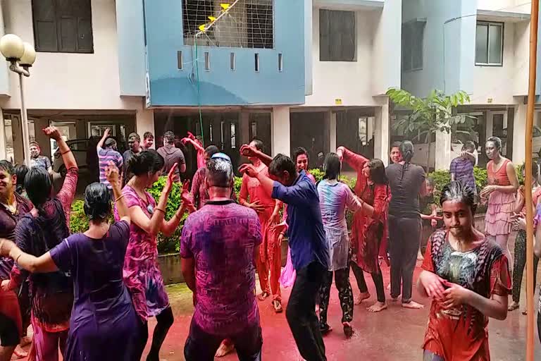 people enjoying in rain dance in holi 2020 raipur