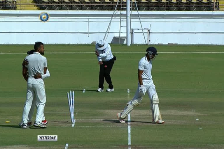 umpire shamsuddin injured ball hit ranji trophy final bengal vs saurashtra