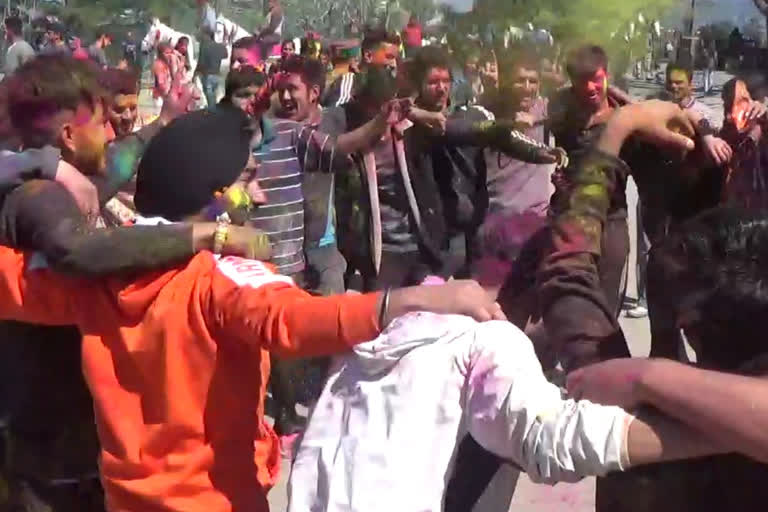 holi celebration at ridge shimla