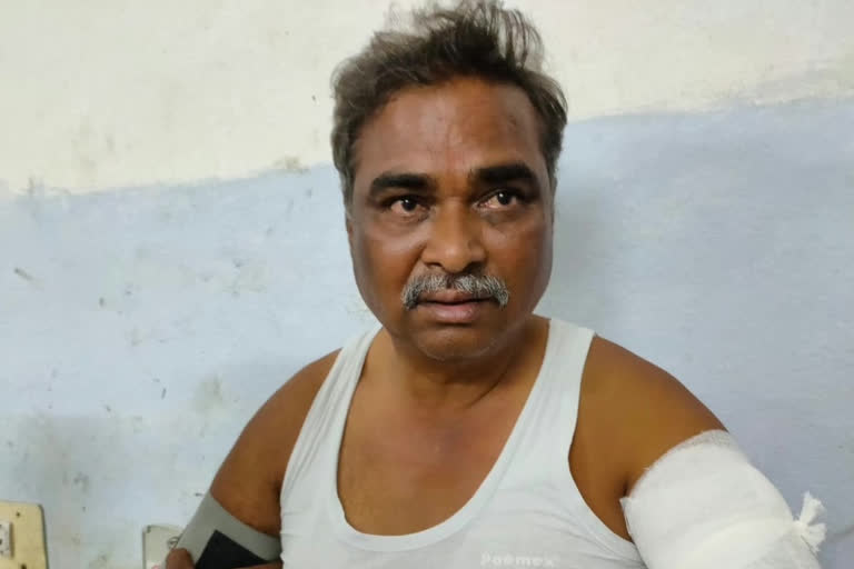 unknown persons attack on tippireddypalle ycp mptc candidate prasad