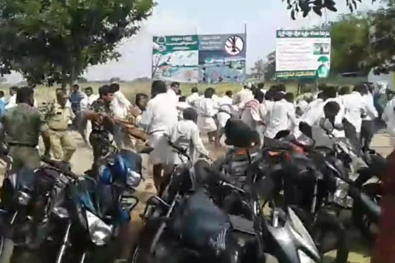 ycp attack on tdp leaders in-front of police at chapadu kadapa dst