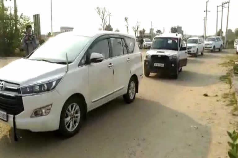 gurugram-kailash-vijayvargiya-and-union-minister-narendra-singh-tomar-reached-to-meet-bjp-mlas