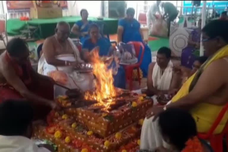 flower worship in temple