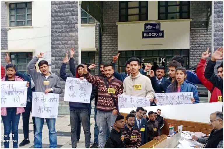 Abvp solan protest against fraud degree