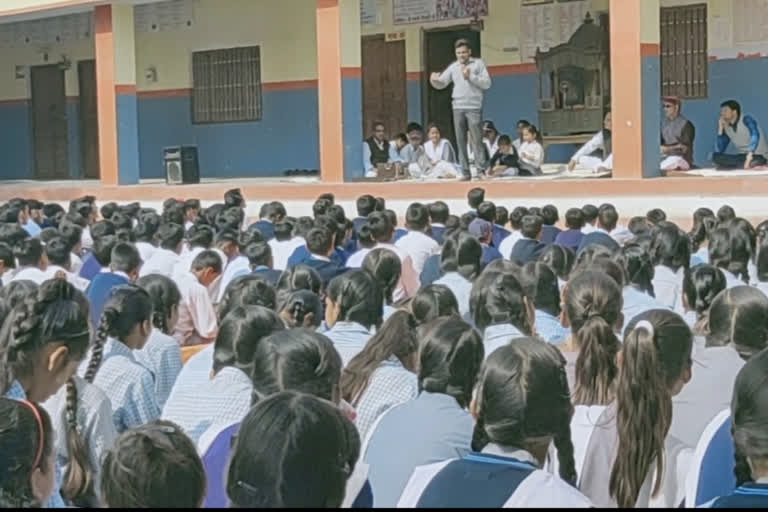 corona awareness rally organized in school of Fatehpur.