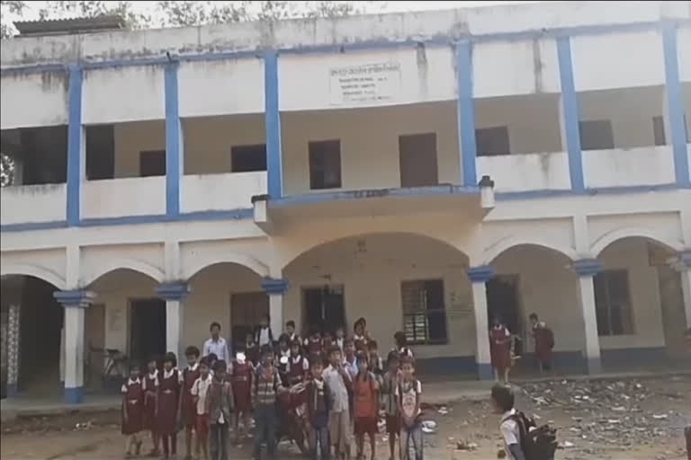 jadavpur-junior-high-school-in-chandrankona-no-1-block-of-west-midnapore-district