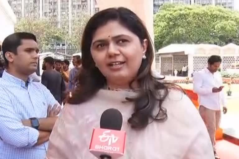 pankaja munde comment on Eknath khadse