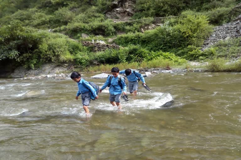 School children cross Pangna khadd