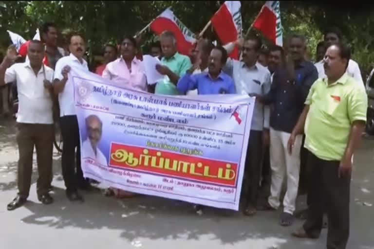 karur-tasmac-employees-protest-on-demanding-their-needs