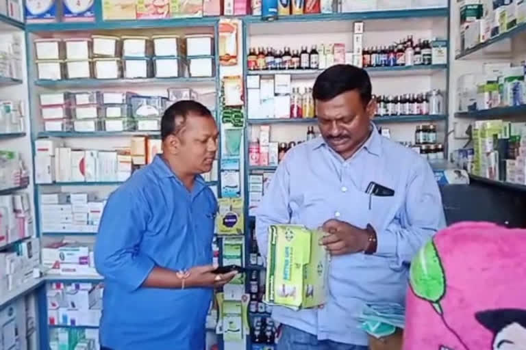 tahsildar Check pharmacies at kesamudram mahabubabad