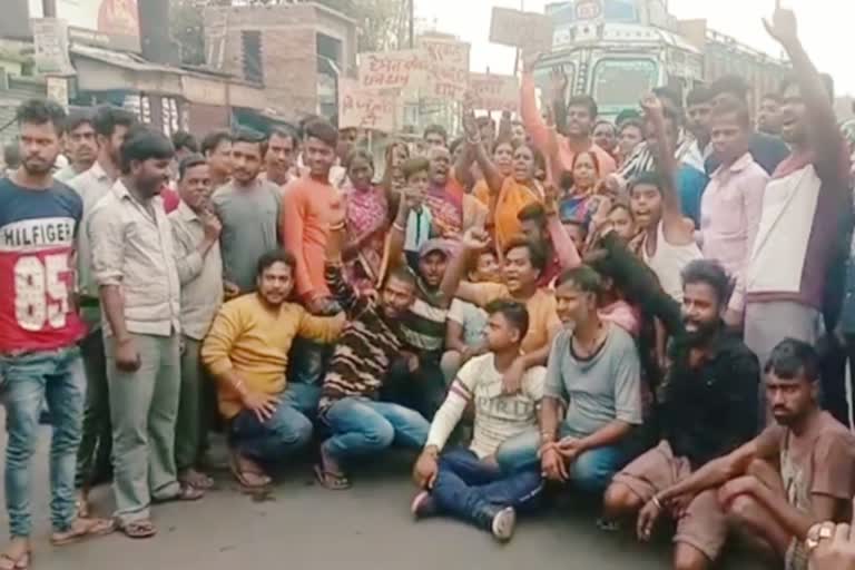 Villagers blocked main road regarding water and electricity problems in dhanbad