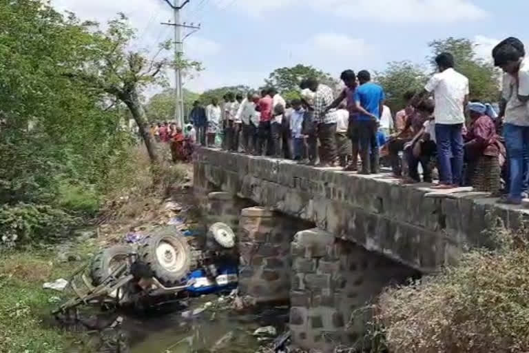 One person dies after tractor bolt in Guntur district