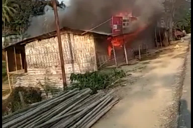 fire breaks out in a  factory in ahmedabad