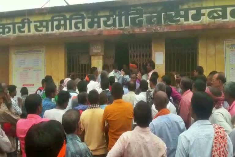 farmers protest against government in bemetara