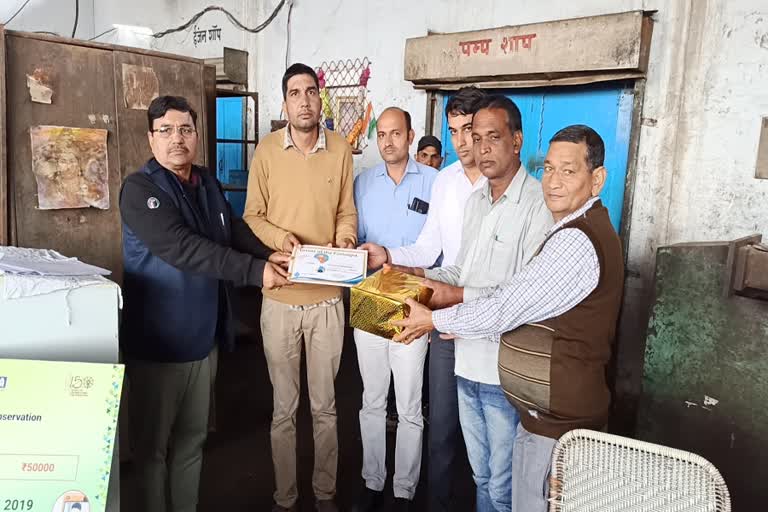 roadways department honored his employees in charkhi dadri