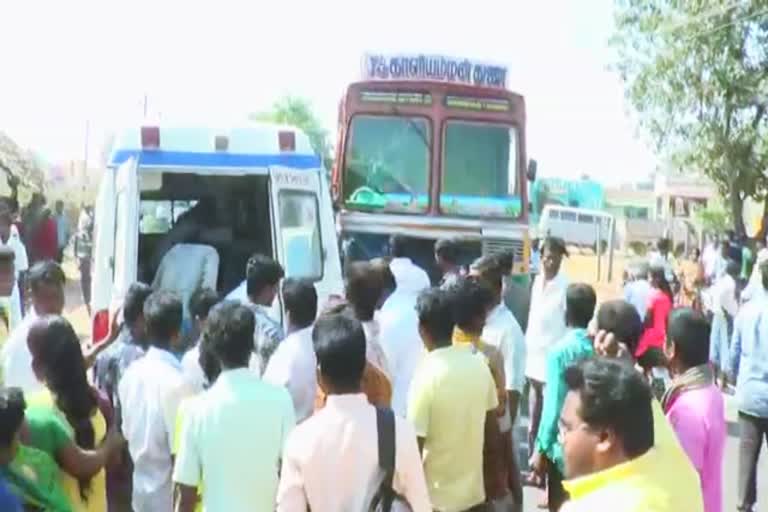 at-tirupattur-tractor-collides-lorry-leads-to-11-people-injured