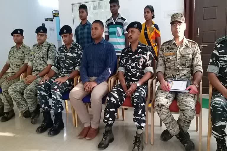 Surrender of three dreaded Naxalites in front of SP in Sukma