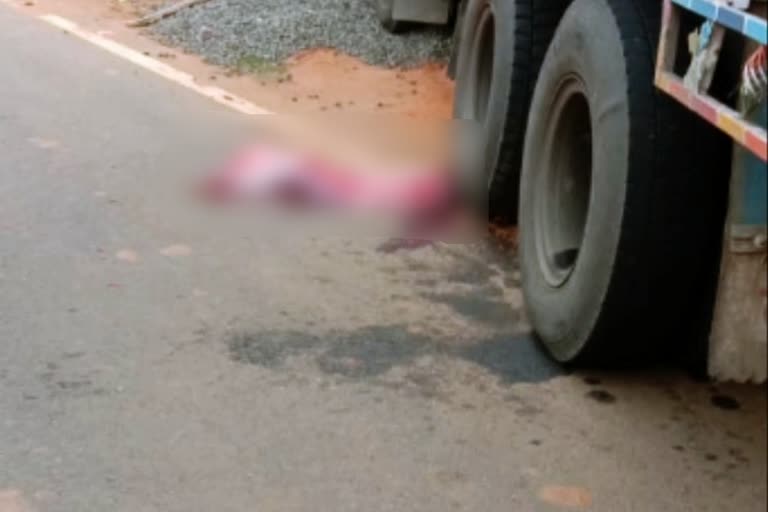 four year old girl died in road accident in dumka