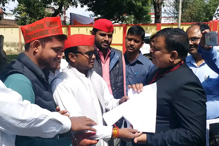 samajwadi student assembly submit memorandum.