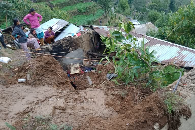 three-died-landslide-in-darjeeling