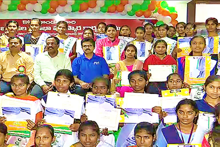 pratibha-puraskaram-for-nineth-class-students-in-nalgonda-district