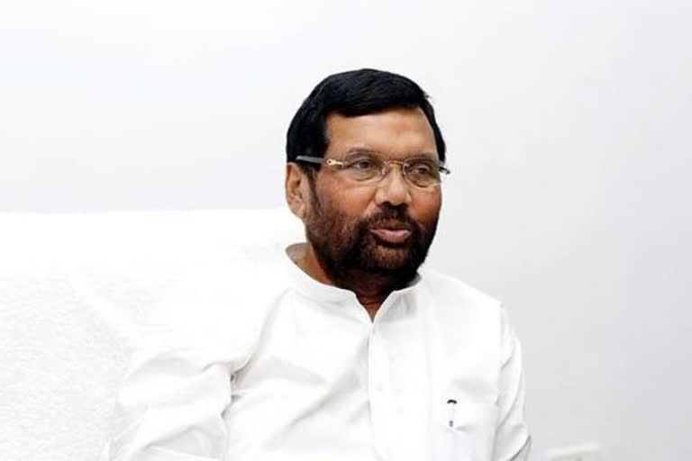 no-proposal-to-include-layers-under-consumer-protection-act-says-ram-vilas-paswan