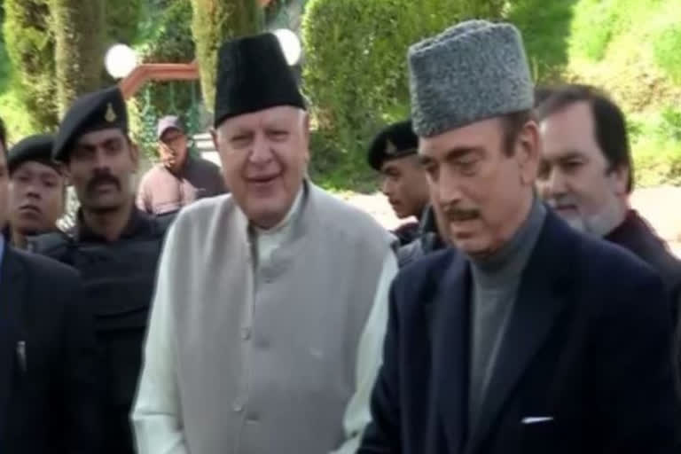 Azad meets Farooq Abdullah  J-K news  Ghulam Nabi Azad  National Conference  Farooq Abdullah  ആസാദ് ഫറൂഖ് അബ്ദുള്ളയെ സന്ദര്‍ശിച്ചു  ജെ-കെ വാര്‍ത്ത  നാഷണല്‍ കോണ്‍ഫറന്‍സ്  ഫറൂഖ് അബ്ദുള്ള