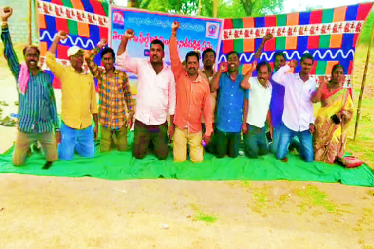 field assistant protest in nizamabad for minimum  wages