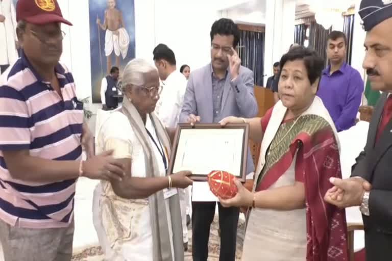 Martyr family met Governor Anusuiya Uike in raipur