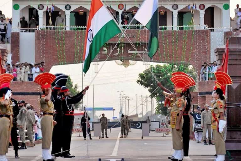 india-suspenens-border-crossing